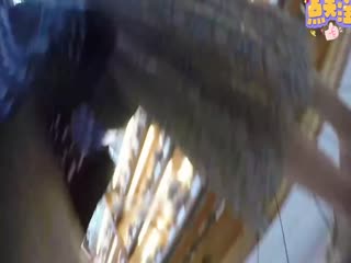 裙底偷拍夏天某大型超市尾随偷拍多位年轻美女裙底的封面图
